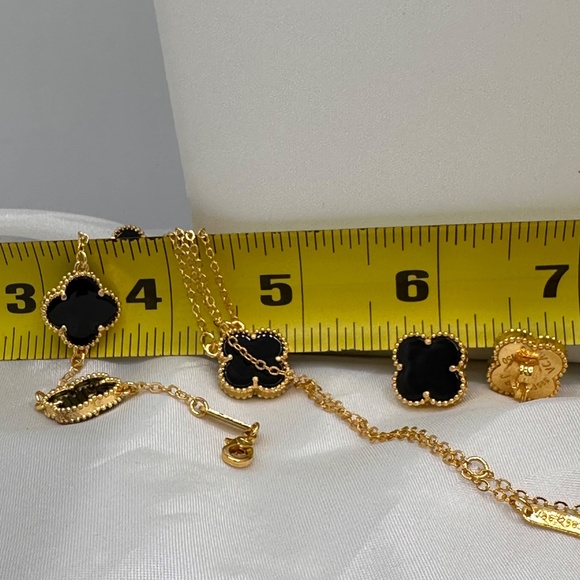18K Gold Plated Black Clover Set - Picture 5 of 7